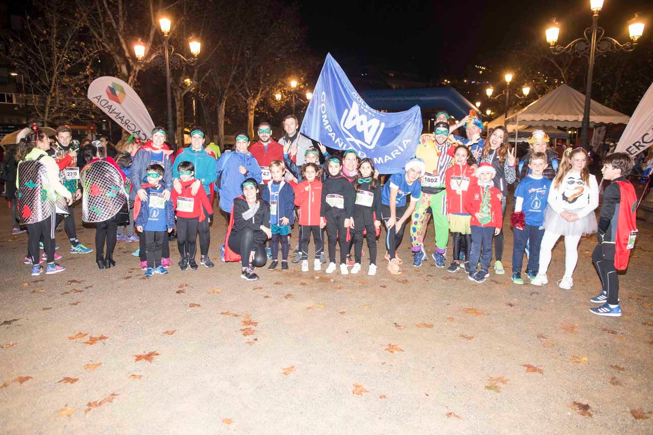 Mucho colorido para festejar el inicio de la Navidad, aunque algunos disfraces no sean muy cómodos para correr