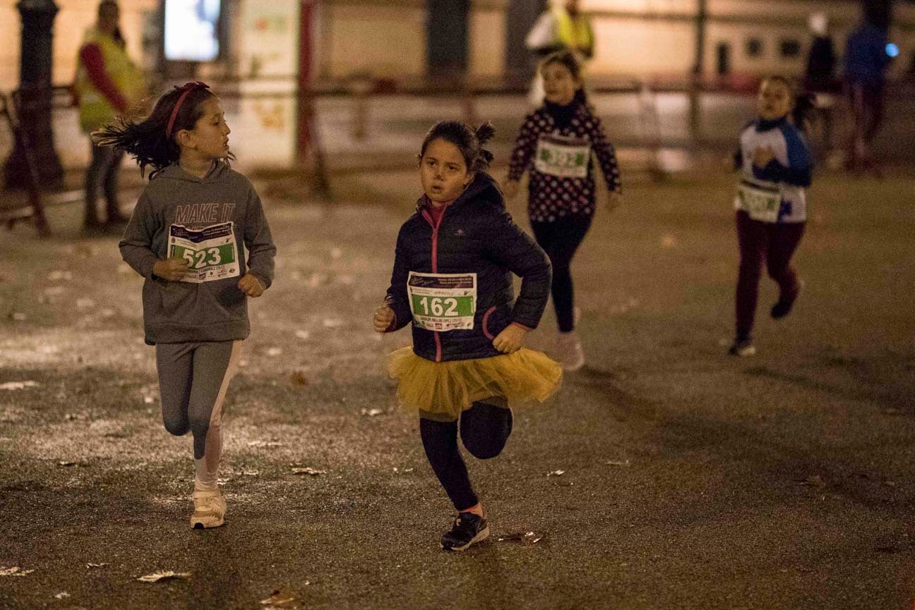 Ni el mal tiempo ni el frío han impedido que decenas de niños hayan partido en las carreras de las distintas categorías de esta tradicional carrera navideña