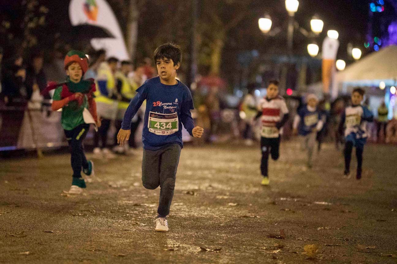 Ni el mal tiempo ni el frío han impedido que decenas de niños hayan partido en las carreras de las distintas categorías de esta tradicional carrera navideña