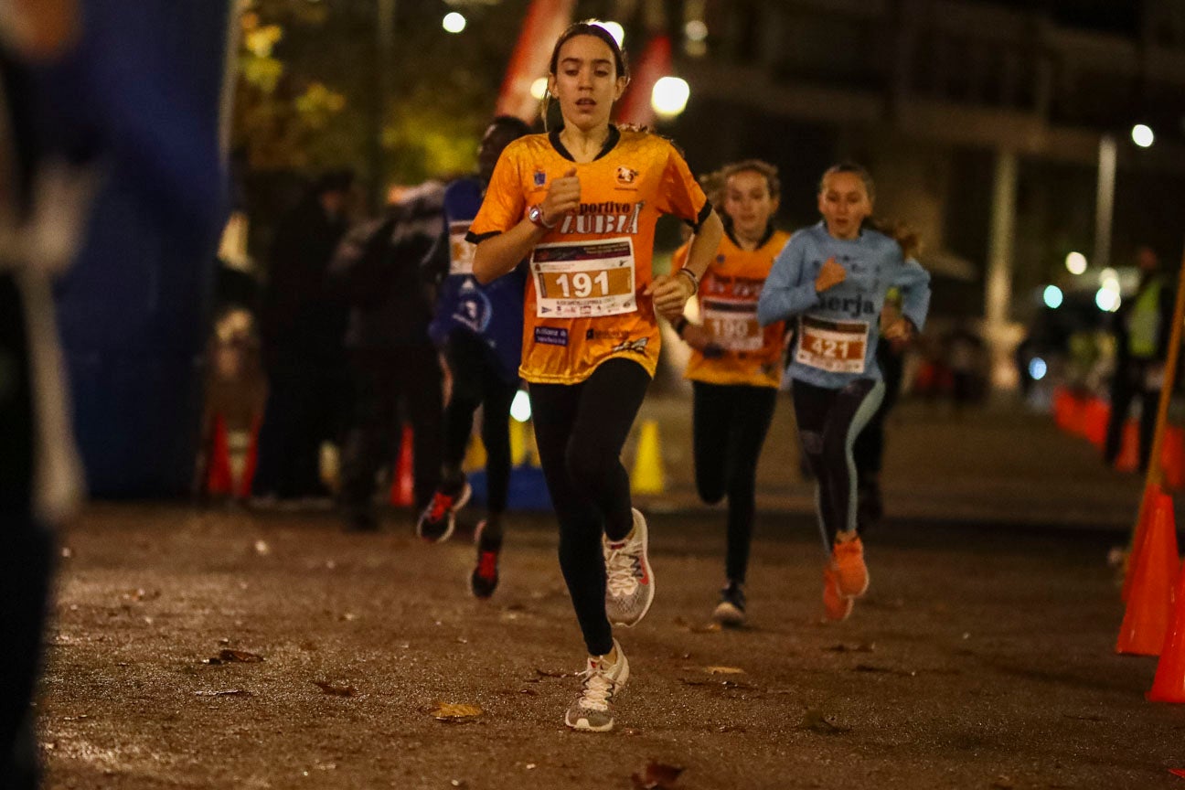 Ni el mal tiempo ni el frío han impedido que decenas de niños hayan partido en las carreras de las distintas categorías de esta tradicional carrera navideña