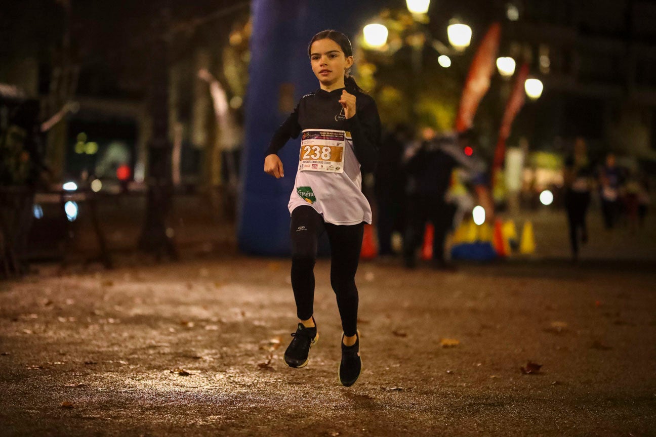 Ni el mal tiempo ni el frío han impedido que decenas de niños hayan partido en las carreras de las distintas categorías de esta tradicional carrera navideña