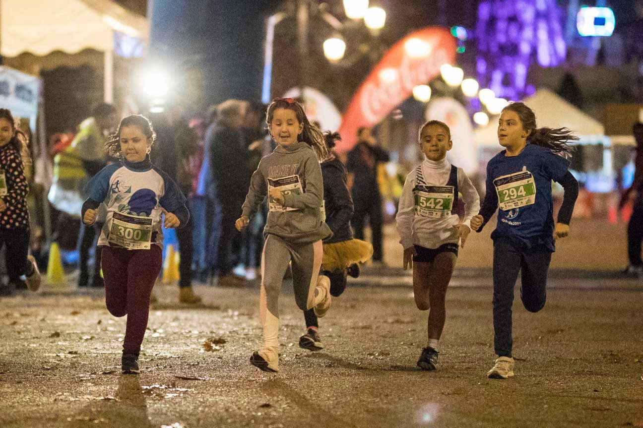 Ni el mal tiempo ni el frío han impedido que decenas de niños hayan partido en las carreras de las distintas categorías de esta tradicional carrera navideña