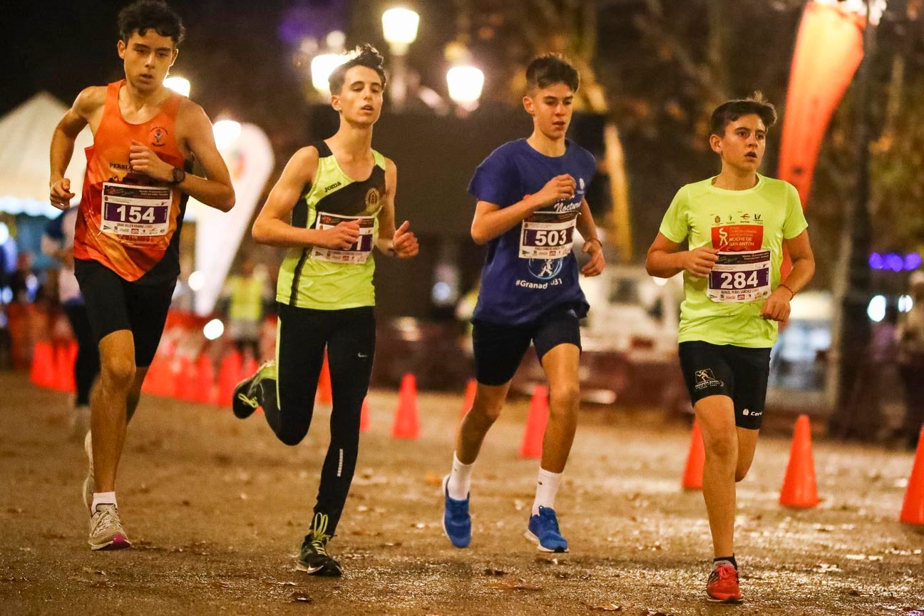 Ni el mal tiempo ni el frío han impedido que decenas de niños hayan partido en las carreras de las distintas categorías de esta tradicional carrera navideña