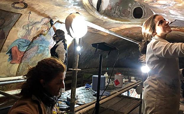La bóveda de la iglesia de Ibros, del siglo XVIII, recuperará su luminosidad y belleza