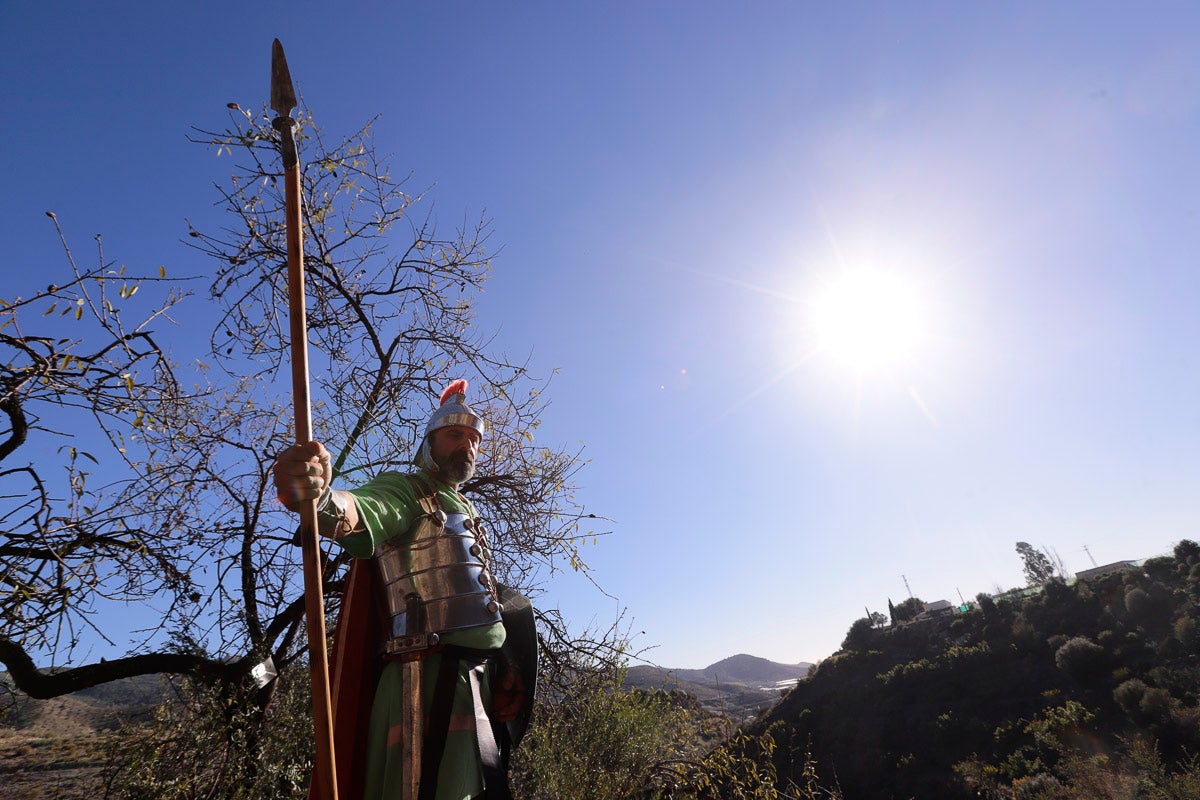 Cientos de personas se han acercado hoy, un año más, a disfrutar del espectacular Belén viviente de Los Tablones