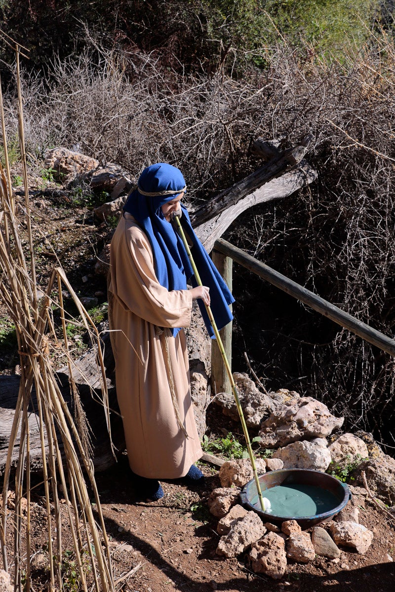 Cientos de personas se han acercado hoy, un año más, a disfrutar del espectacular Belén viviente de Los Tablones