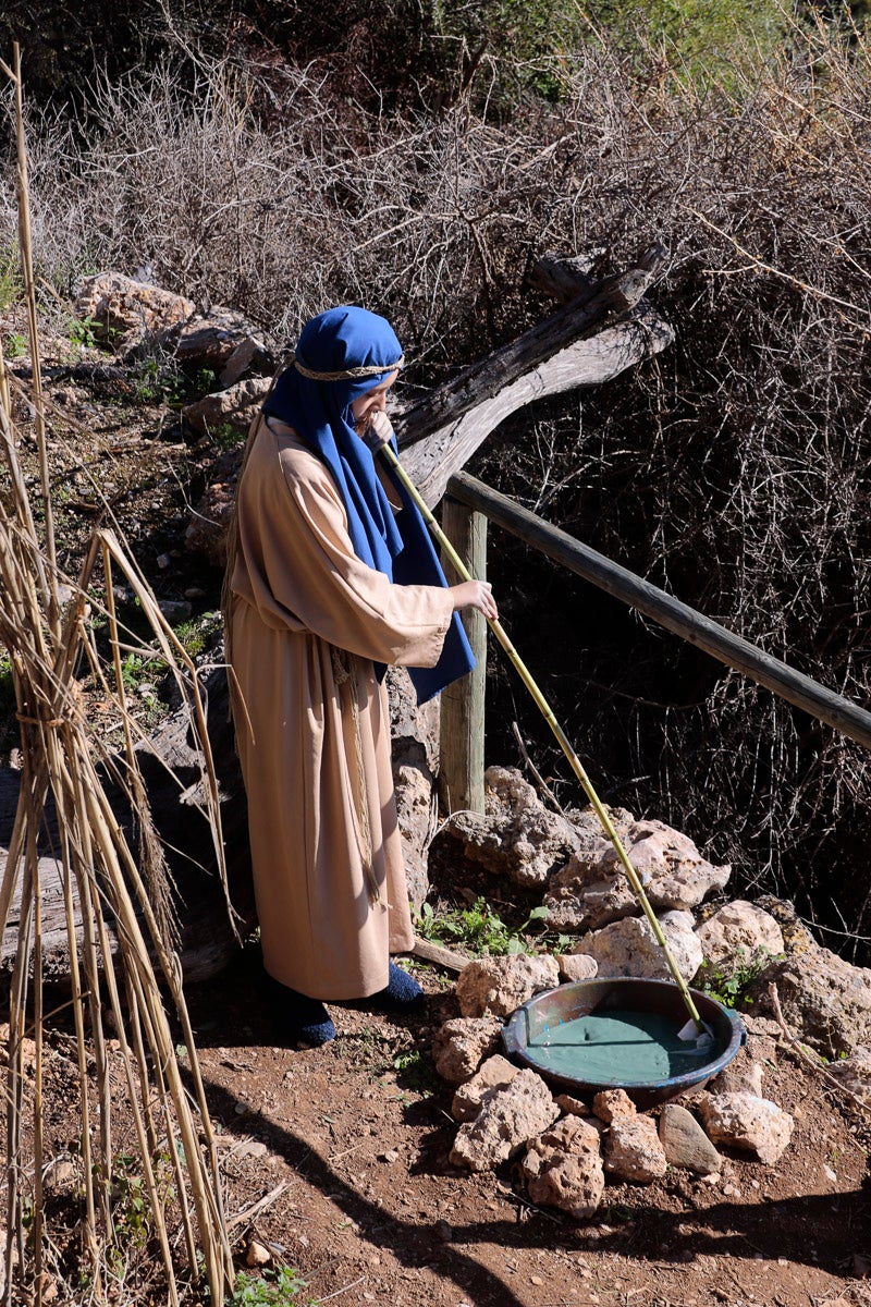 Cientos de personas se han acercado hoy, un año más, a disfrutar del espectacular Belén viviente de Los Tablones
