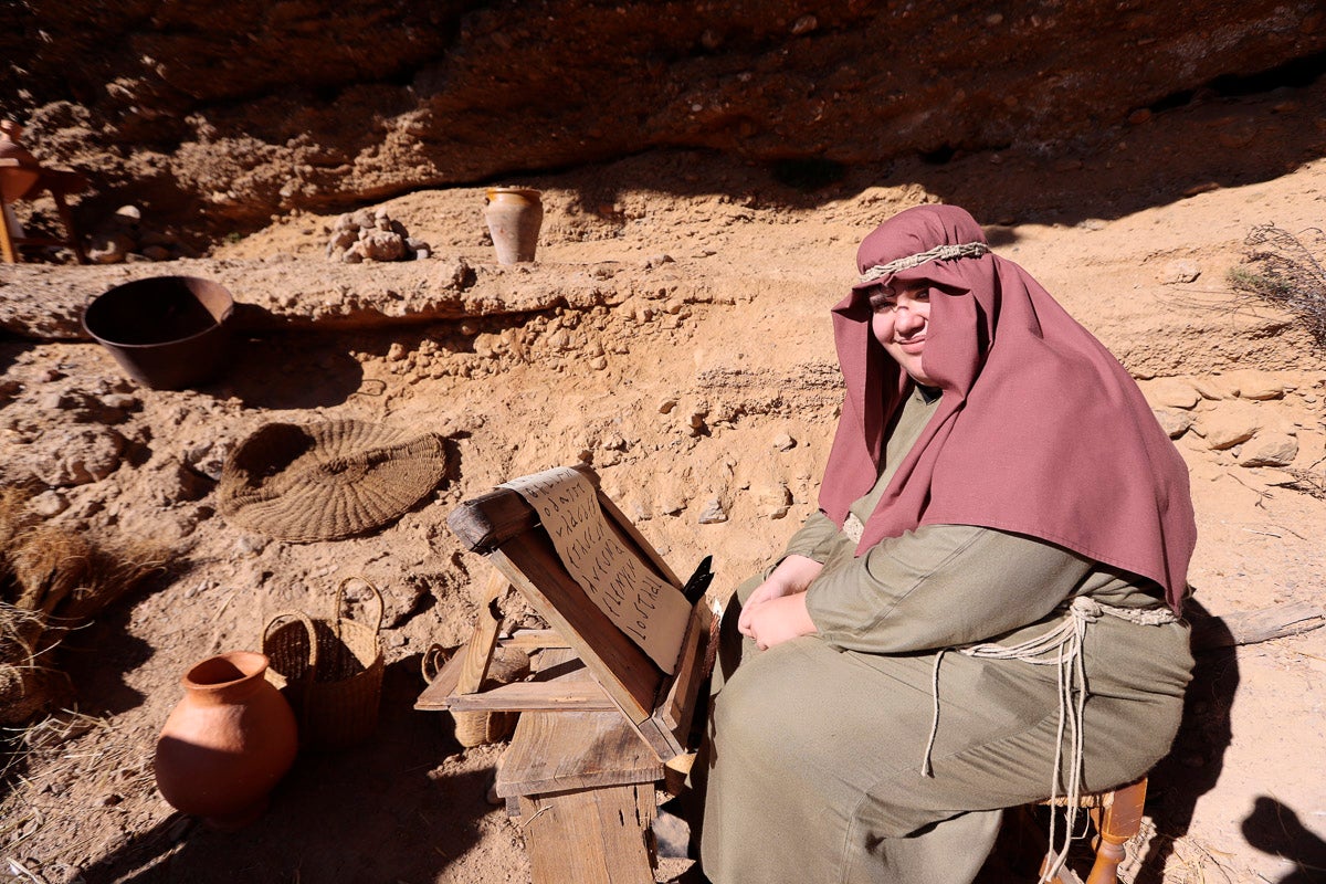 Cientos de personas se han acercado hoy, un año más, a disfrutar del espectacular Belén viviente de Los Tablones