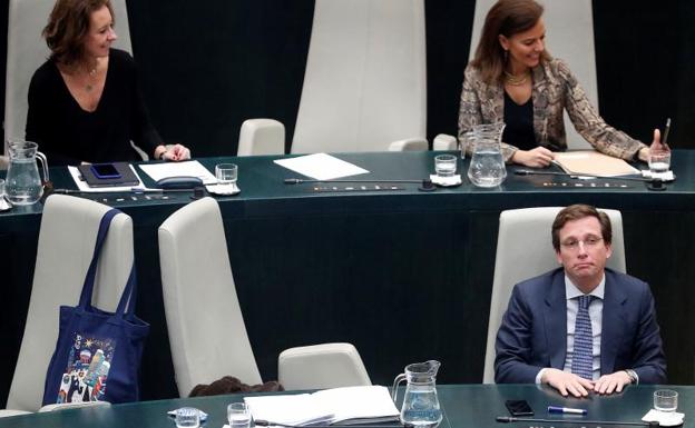 El alcalde José Luis Martínez Almeida, durante el pleno. 