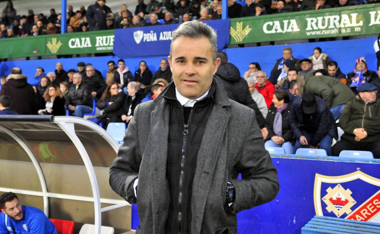 El técnico del Linares agradeció los esfuerzos del club por tener el césped en condiciones para jugar contra el Malagueño. 