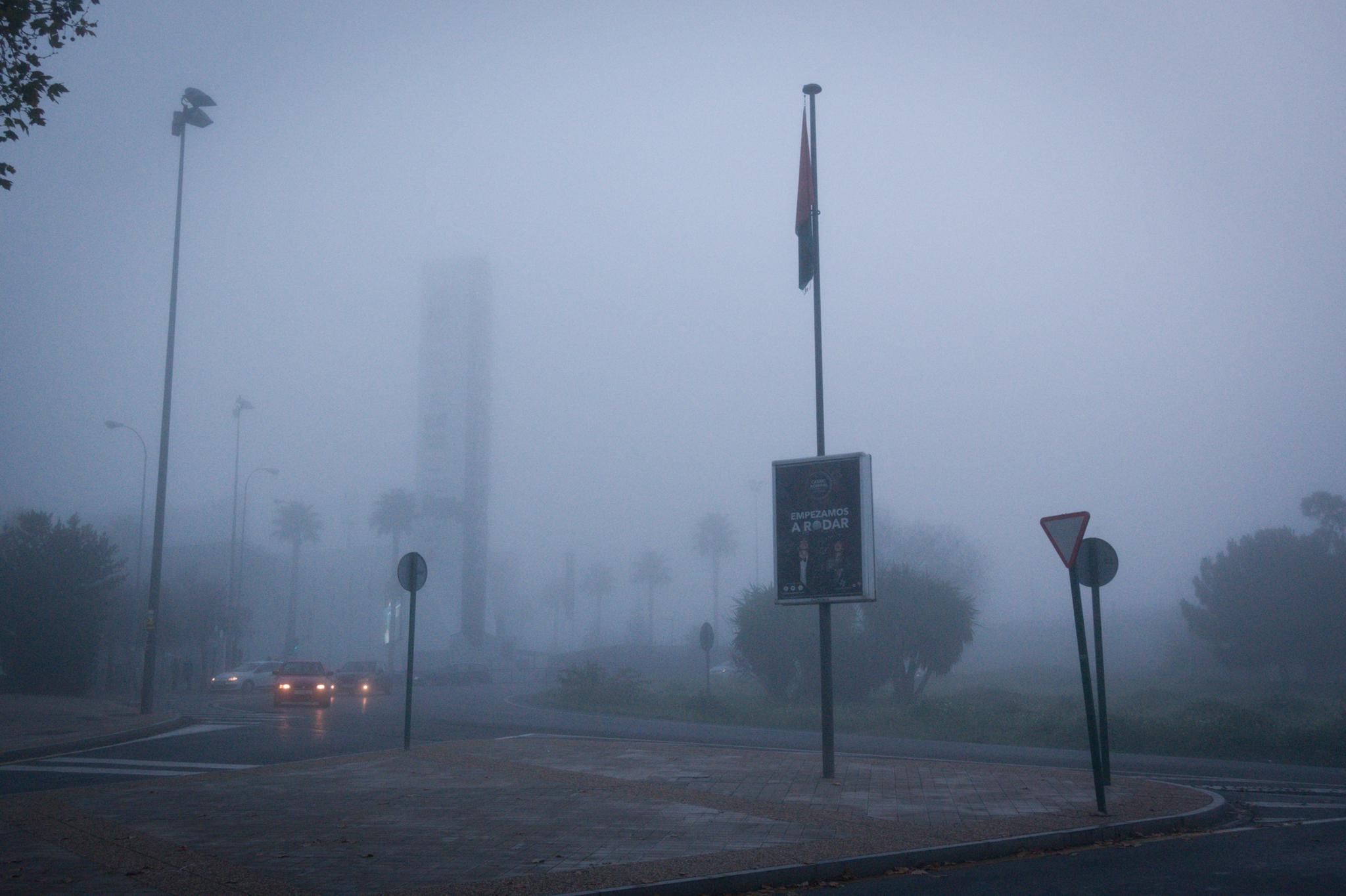 Las vacaciones escolares han permitido que no haya tráfico denso en la Circunvalación a pesar de la densa niebla que hay este lunes, 23 de diciembre de 2019, en la capital y el área metropolitana 