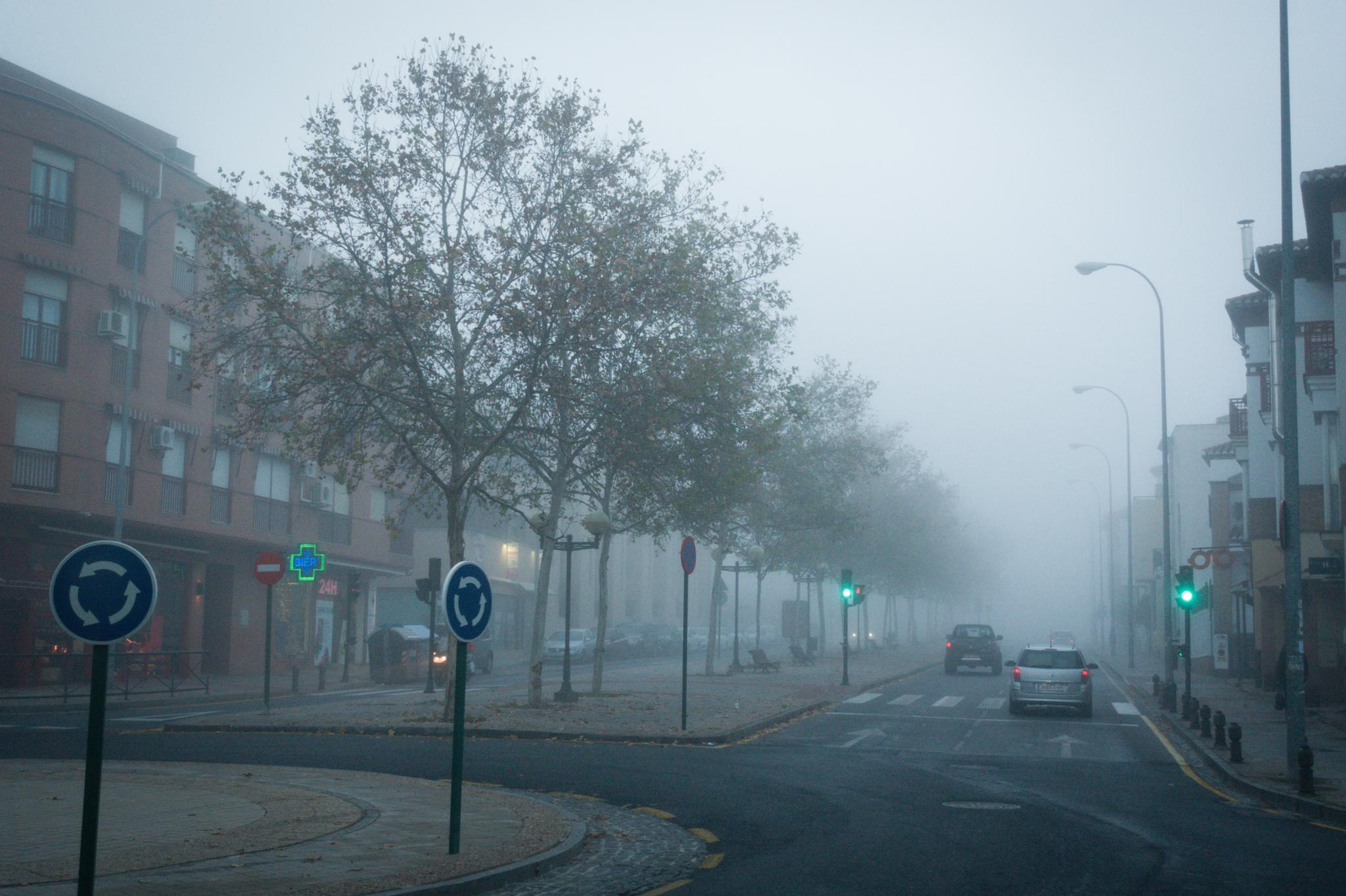 Las vacaciones escolares han permitido que no haya tráfico denso en la Circunvalación a pesar de la densa niebla que hay este lunes, 23 de diciembre de 2019, en la capital y el área metropolitana 
