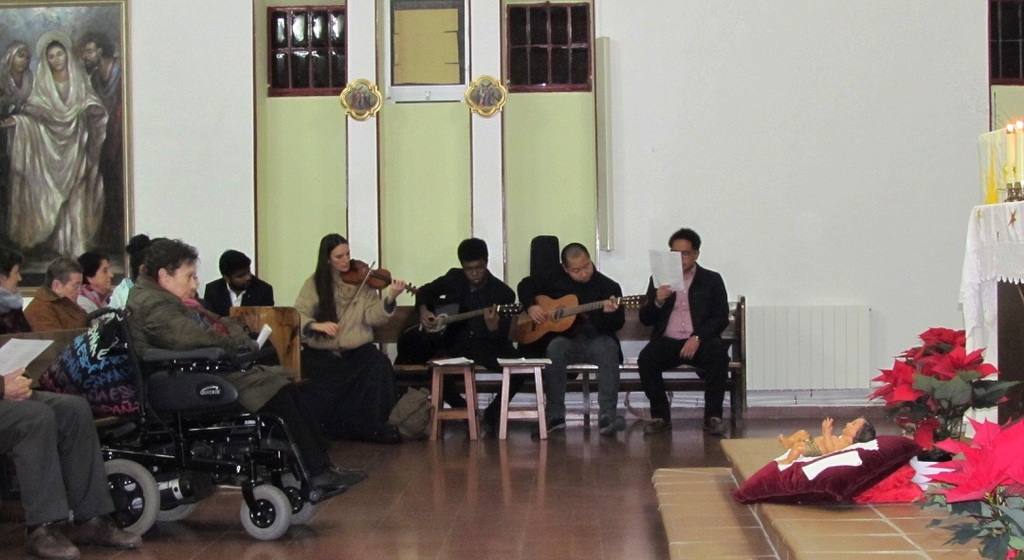 IDEAL pasa la noche en las calles del distrito, en las que hizo acto de presencia la alegría y la música