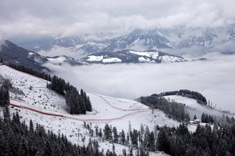 Kitzbühel (Austria): el pueblo medieval de Kitzbühel tiene uno de los mejores resorts de esquí suizos, por lo que es ideal para aquellos que quieran pasar el fin de año entre esquís. Algunas de sus pistas están disponibles por la noche con una iluminación especial. Los fuegos artificiales no sólo tienen lugar la noche del 31 sino también el día de antes y el de después.