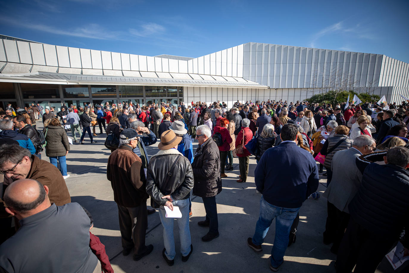 Cientos de granadinos se han reunido para exigir independiencia económica para la instalación científica 