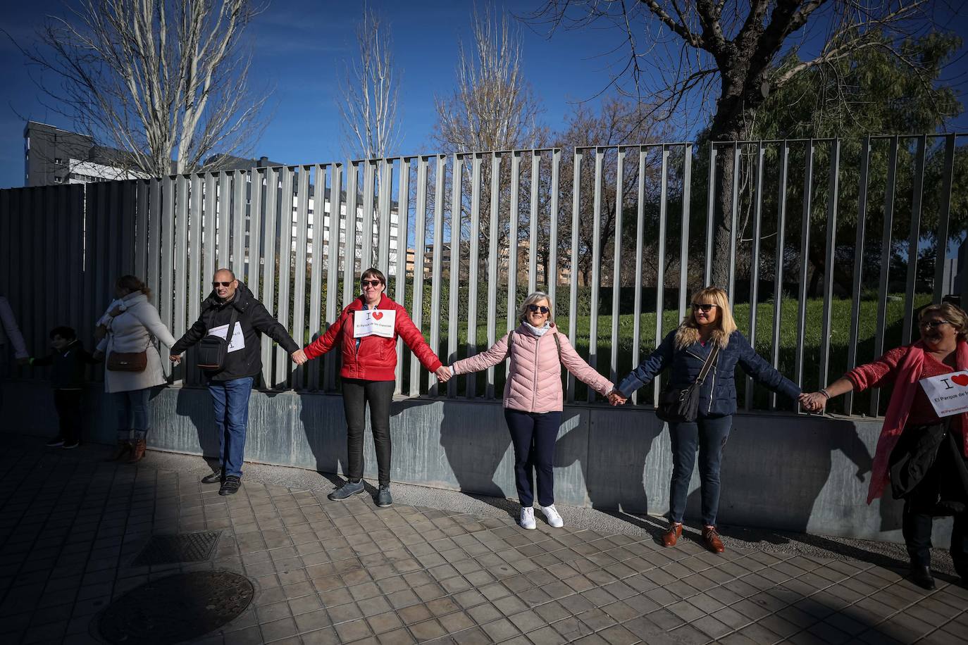 Cientos de granadinos se han reunido para exigir independiencia económica para la instalación científica 