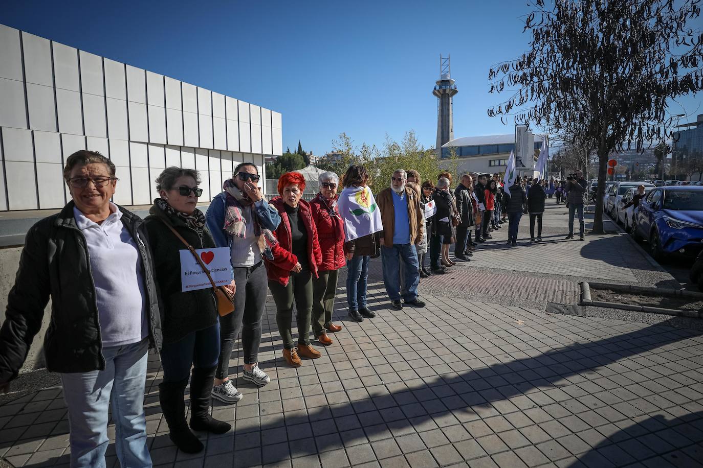 Cientos de granadinos se han reunido para exigir independiencia económica para la instalación científica 