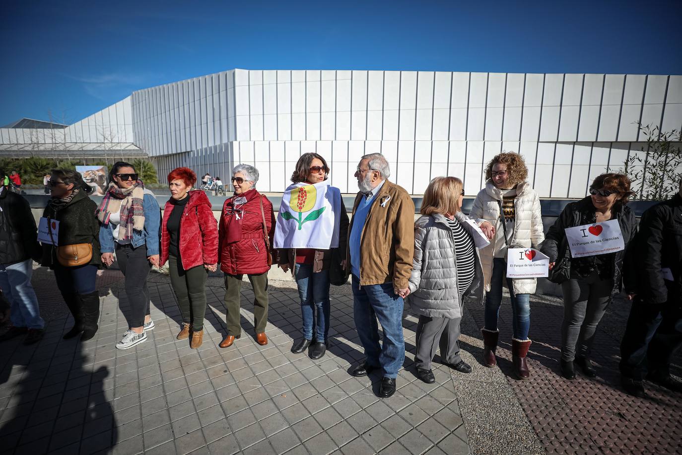 Cientos de granadinos se han reunido para exigir independiencia económica para la instalación científica 