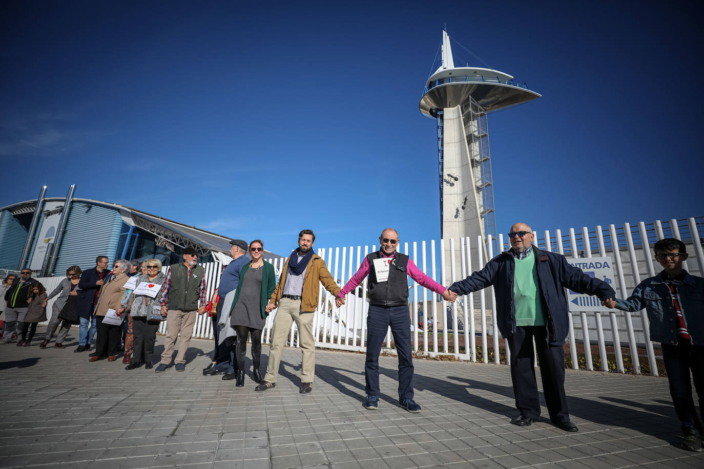 Cientos de granadinos se han reunido para exigir independiencia económica para la instalación científica 