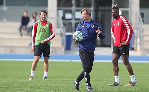 José María Gutiérrez espera a los refuerzos que le traerá la propiedad de la UDA. :