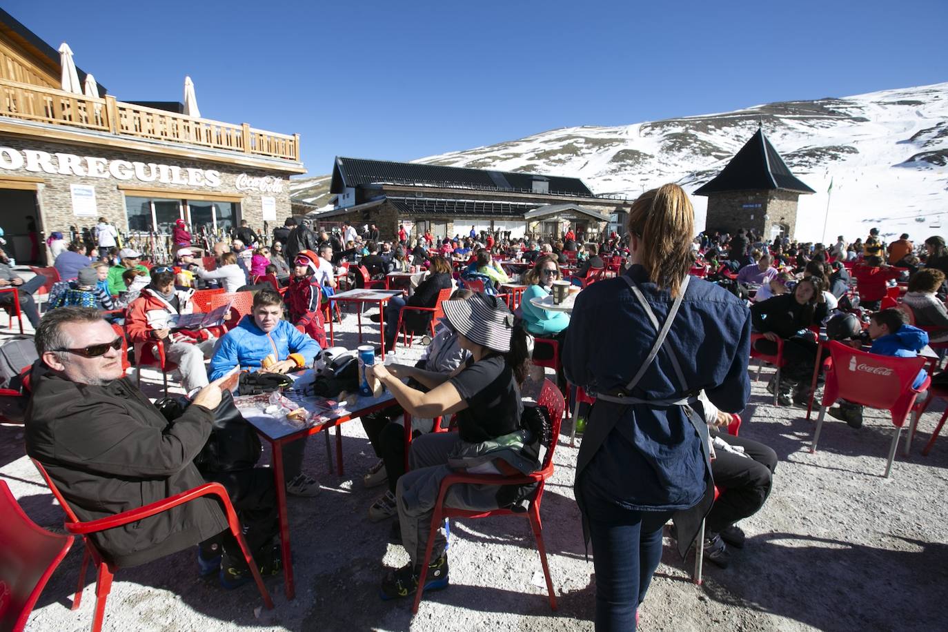 Unas 7.500 personas celebran el Año Nuevo en Sierra Nevada