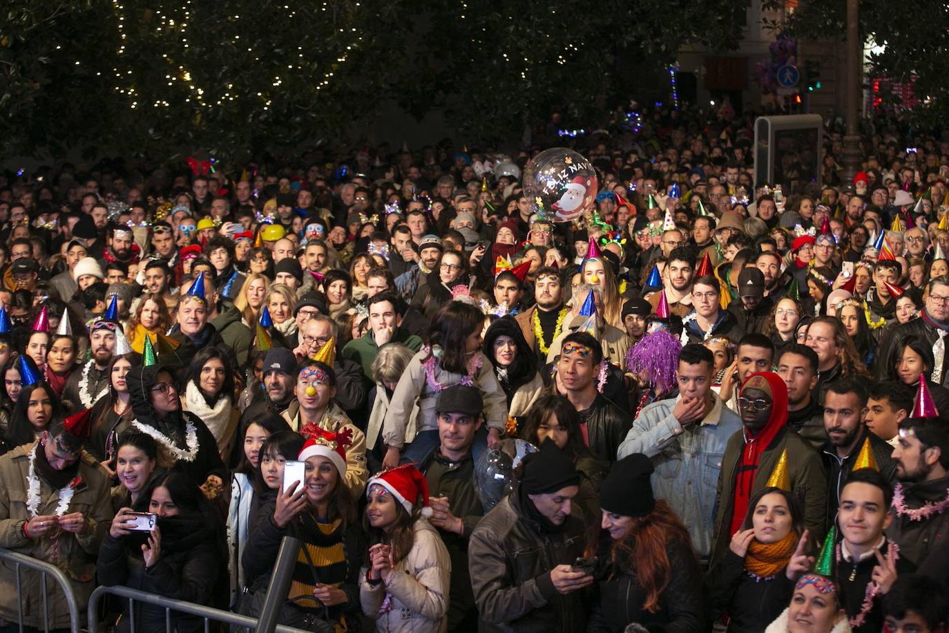 Miles de personas dsifrutaron de la Nochevieja en la capital