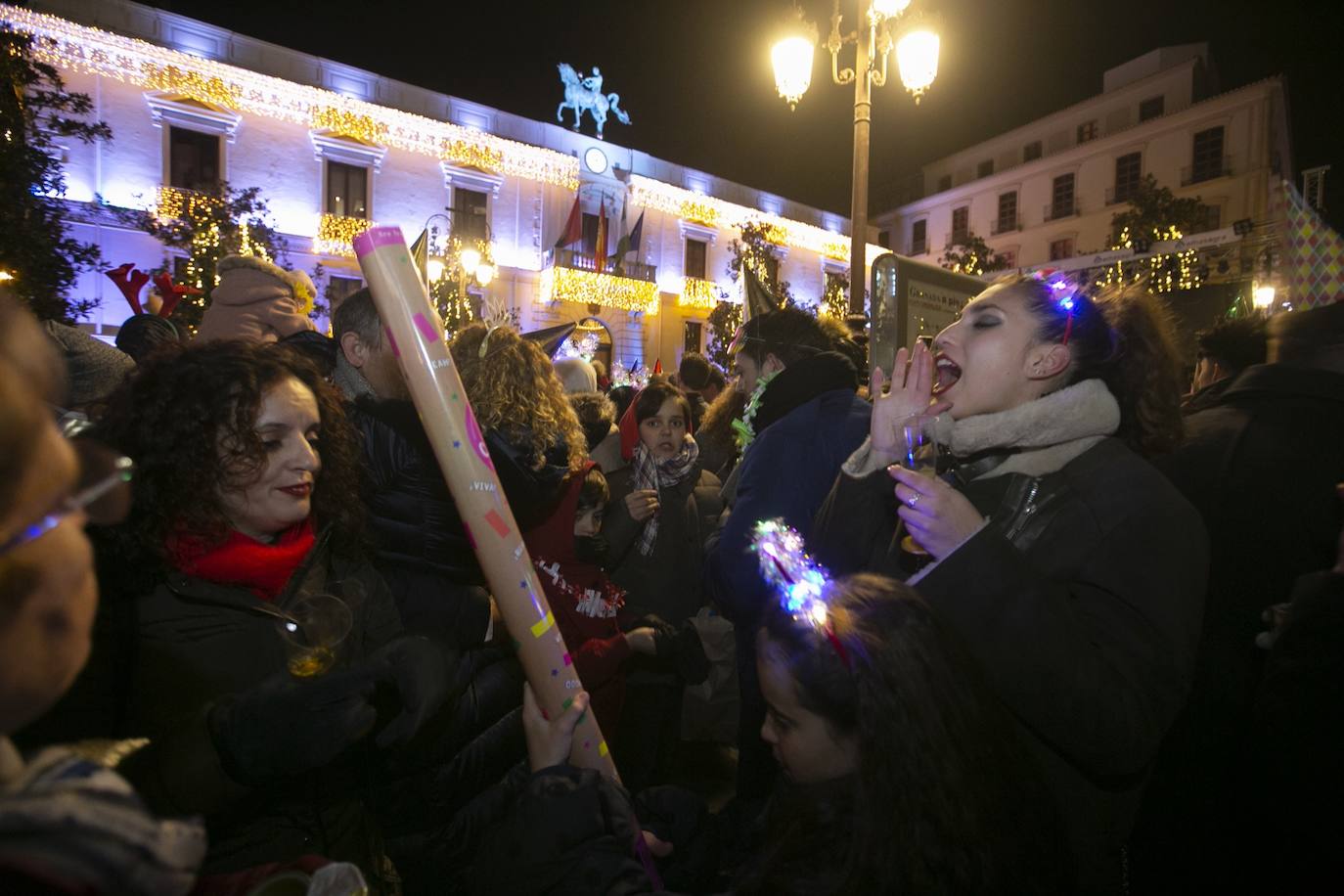 Miles de personas dsifrutaron de la Nochevieja en la capital