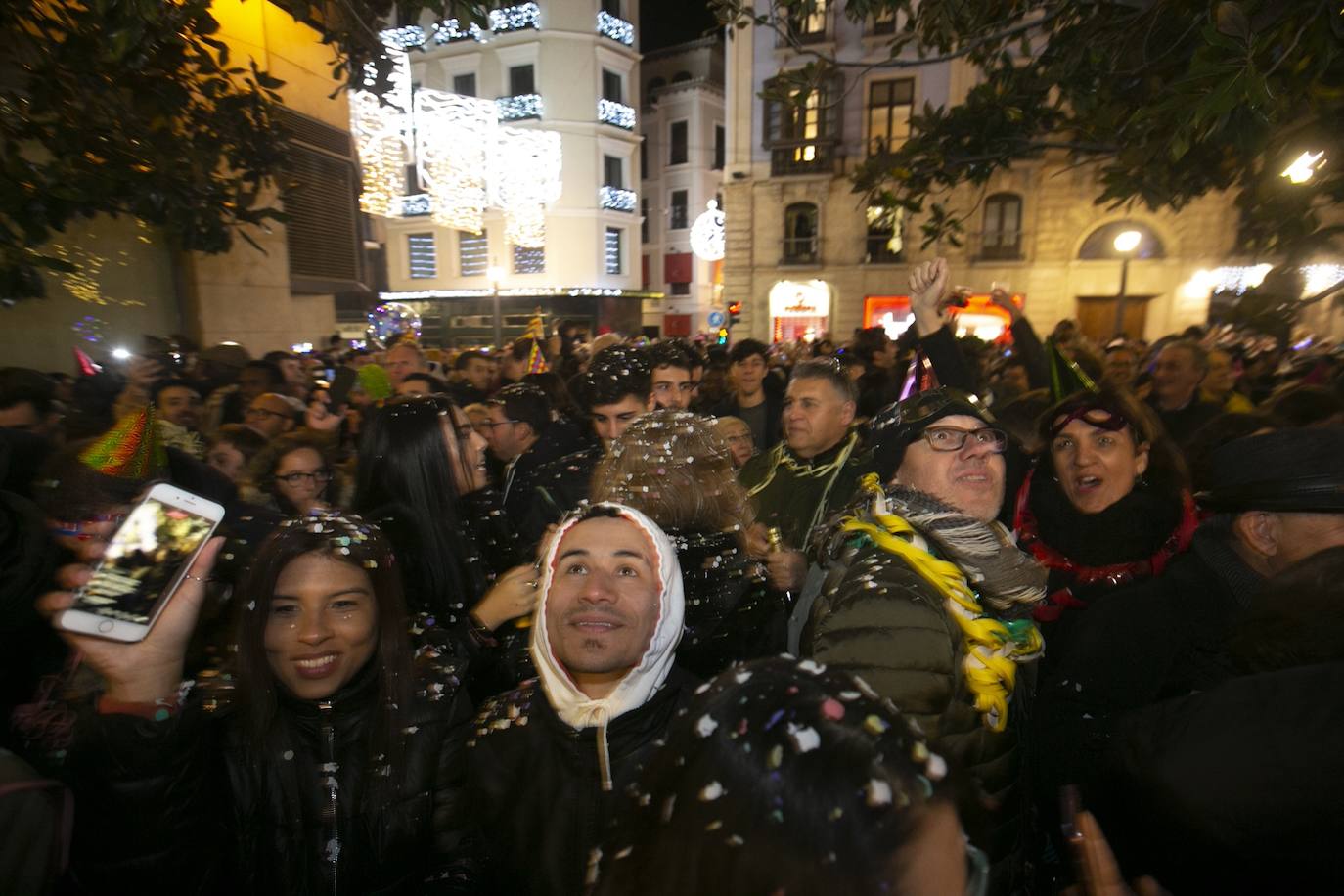 Miles de personas dsifrutaron de la Nochevieja en la capital