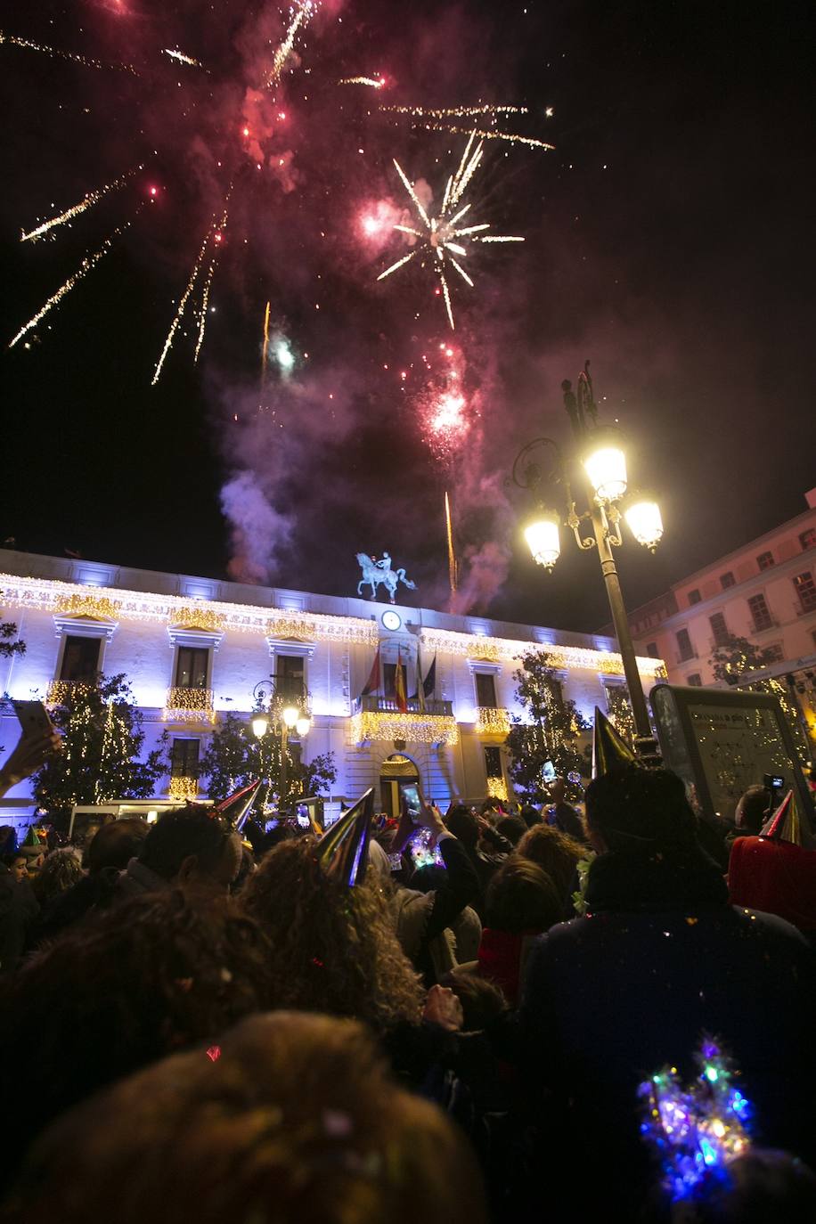 Miles de personas dsifrutaron de la Nochevieja en la capital