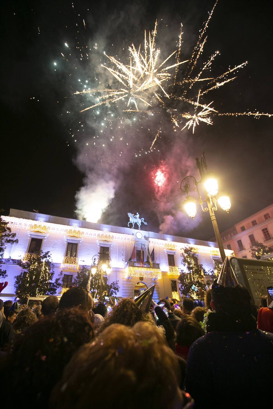 Miles de personas dsifrutaron de la Nochevieja en la capital