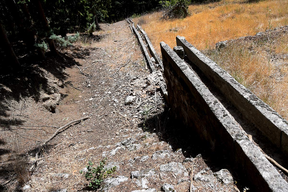 Viejas acequias que regaban los bancales de los viveros 