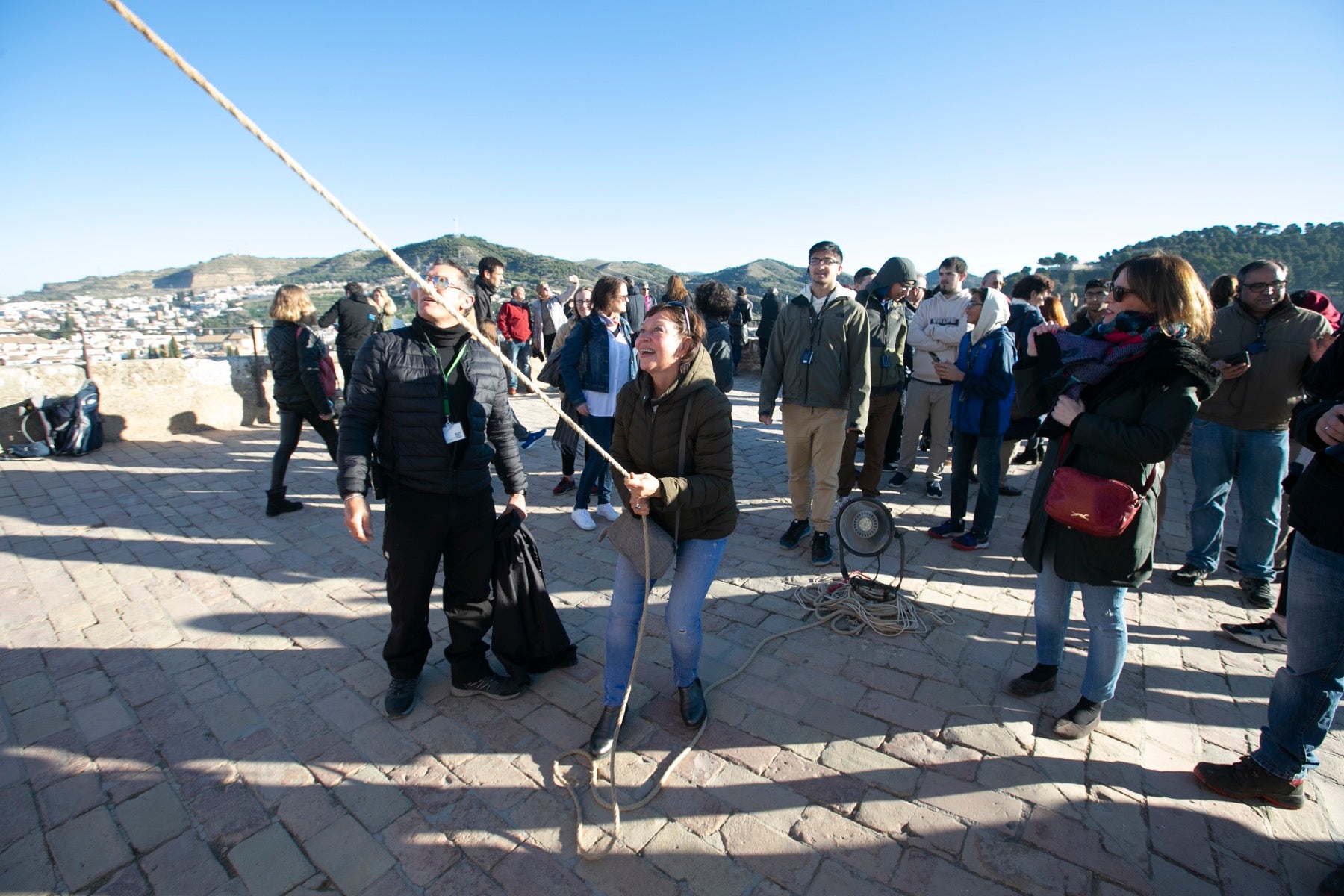 Fotos: Se cumple la tradición de tocar la campana de la Torre de la Vela el 2 de enero