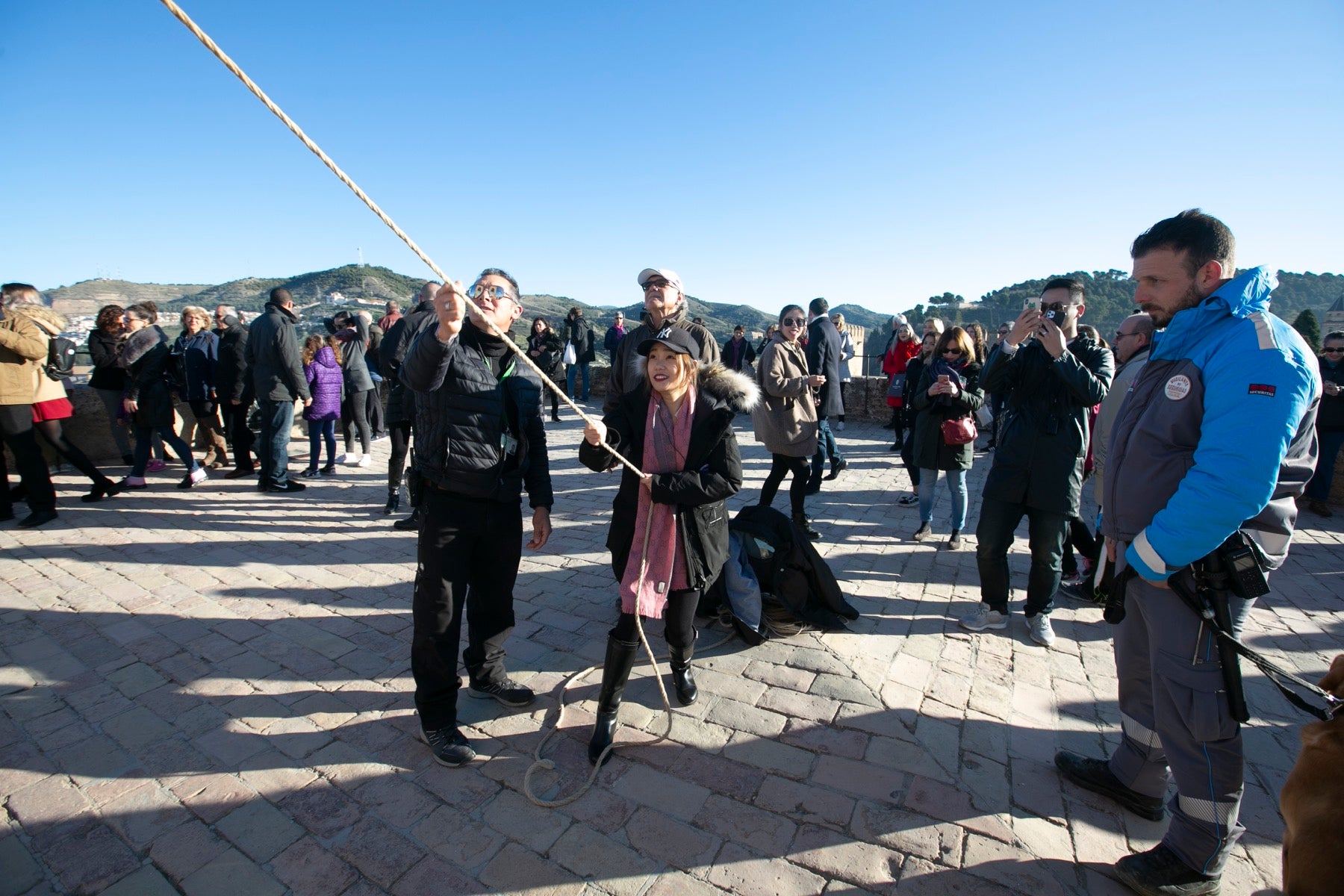 Fotos: Se cumple la tradición de tocar la campana de la Torre de la Vela el 2 de enero