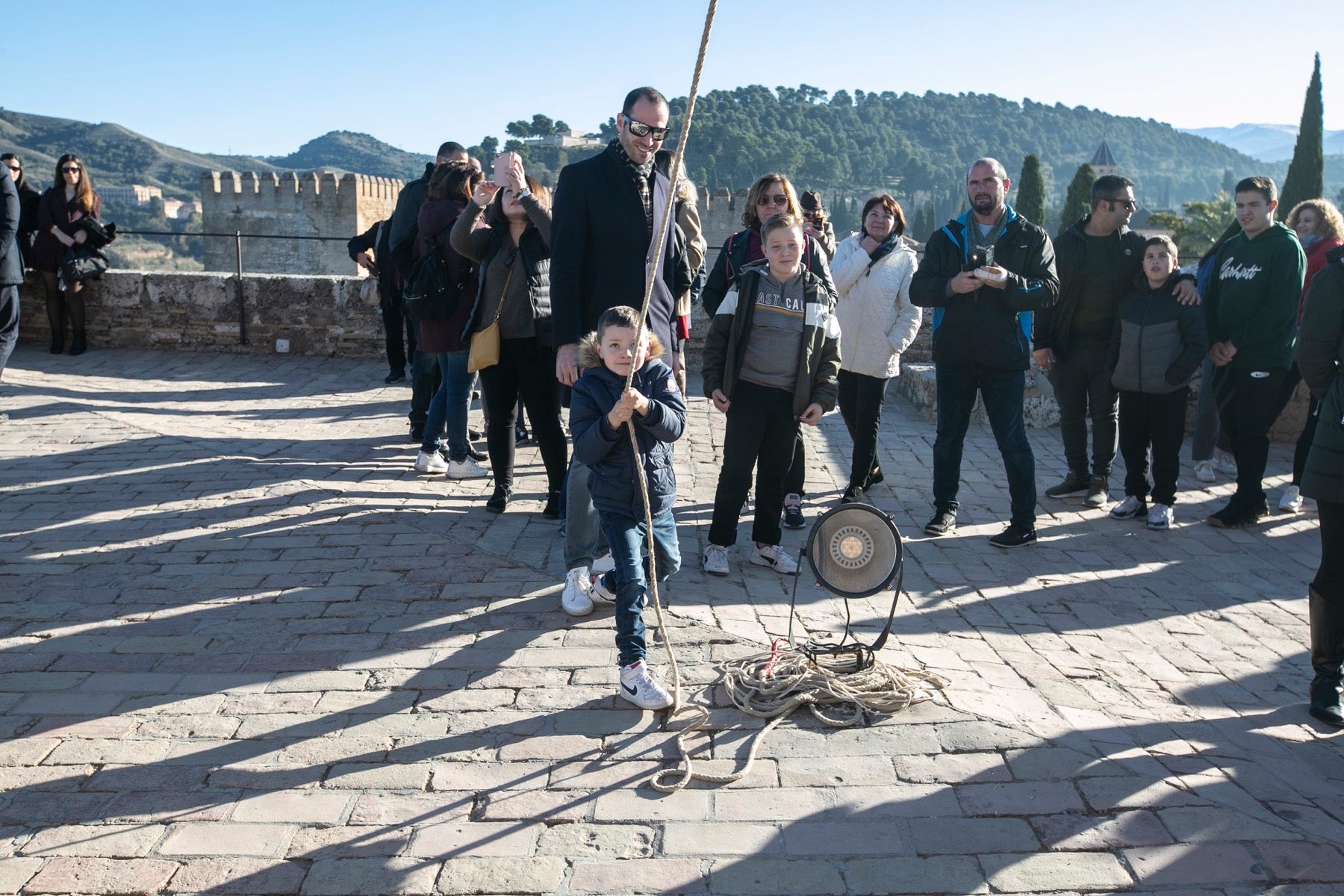 Fotos: Se cumple la tradición de tocar la campana de la Torre de la Vela el 2 de enero