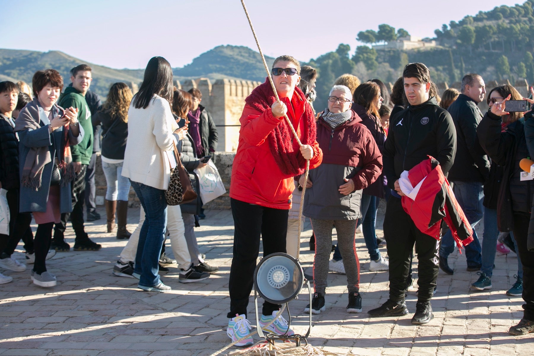 Fotos: Se cumple la tradición de tocar la campana de la Torre de la Vela el 2 de enero