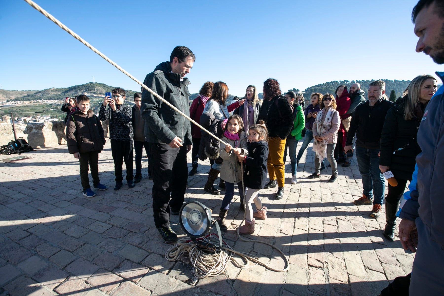 Fotos: Se cumple la tradición de tocar la campana de la Torre de la Vela el 2 de enero