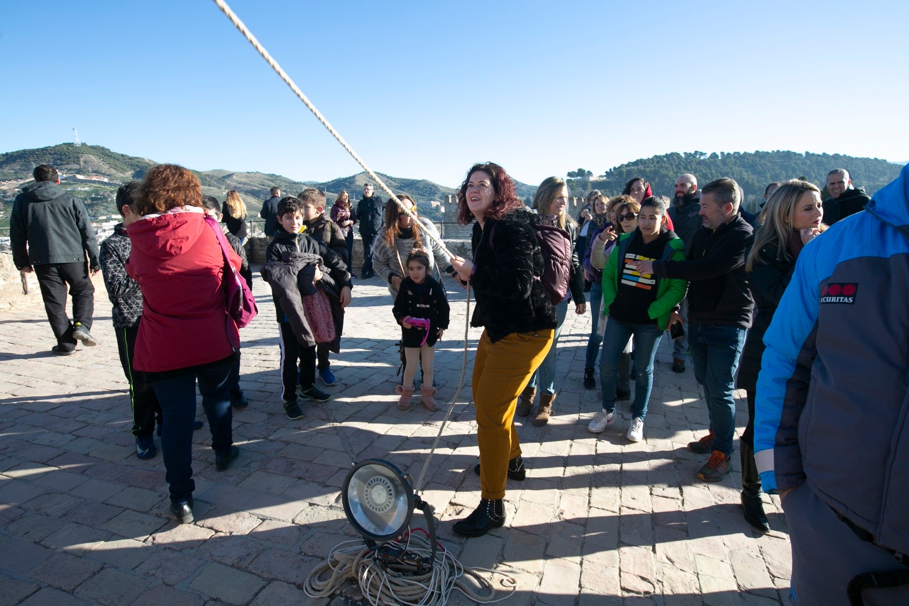 Fotos: Se cumple la tradición de tocar la campana de la Torre de la Vela el 2 de enero