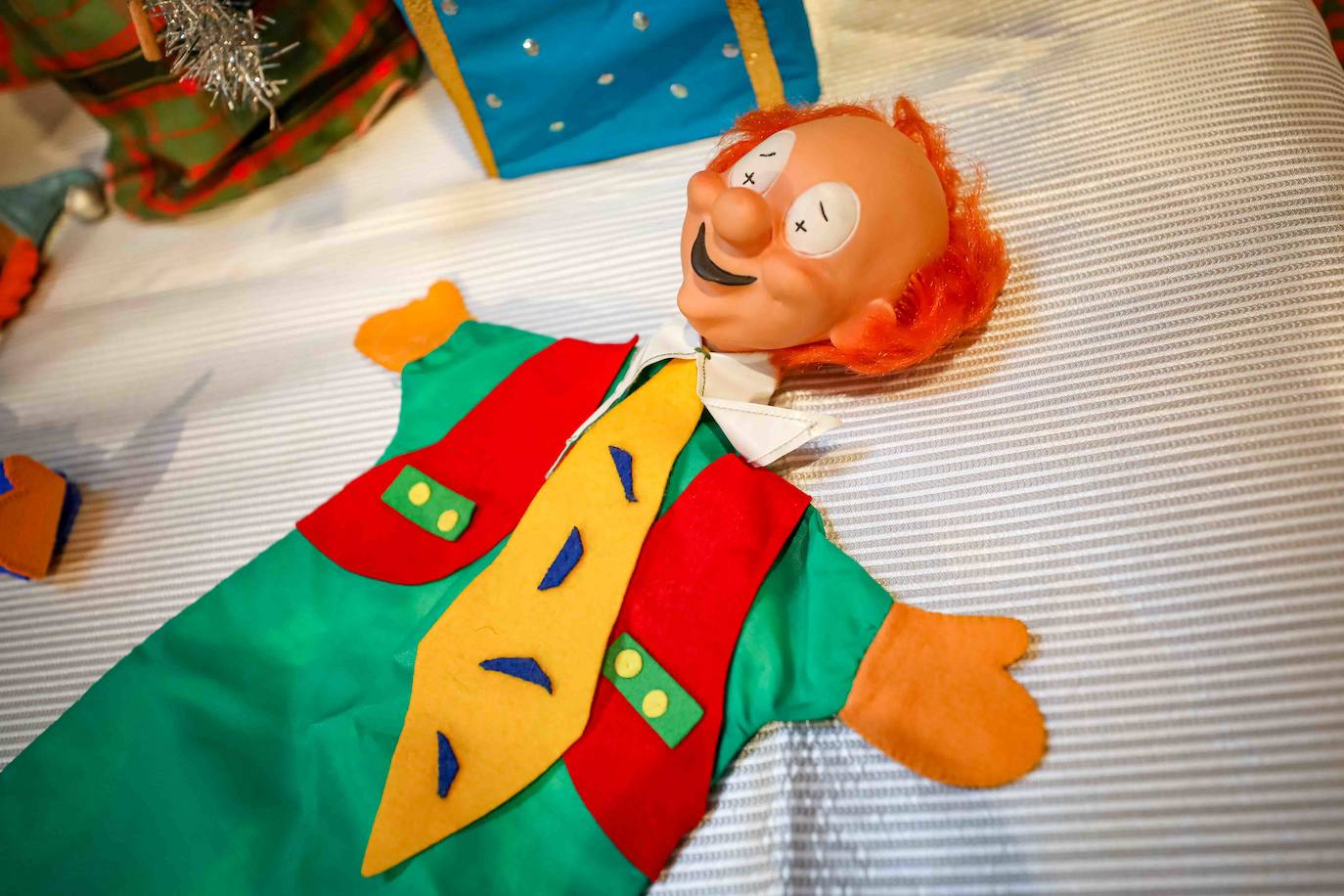 Los guiñoles con los que Pedro Gómez y Mari Paz Prieto divirtieron a los niños de Granada durante cuatro décadas se exponen hasta el día 11