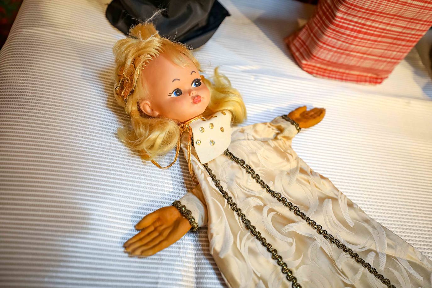 Los guiñoles con los que Pedro Gómez y Mari Paz Prieto divirtieron a los niños de Granada durante cuatro décadas se exponen hasta el día 11