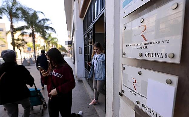 La oficina liquidadora de Motril será una de las que seguirán realizando gestiones.