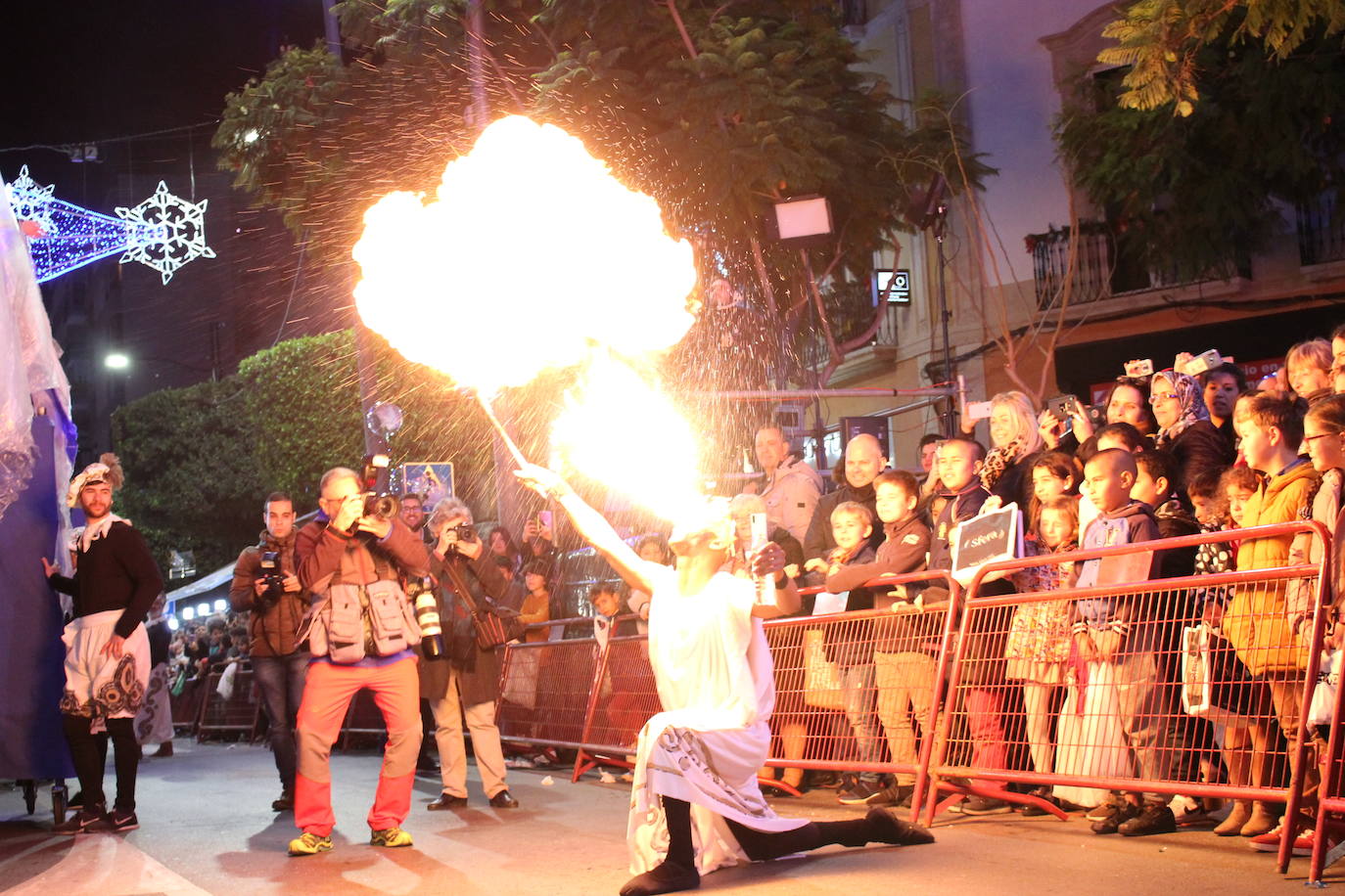 La cabalgata de Sus Majestades de Oriente recorren la ciudad en la noche más esperada de estas fiestas