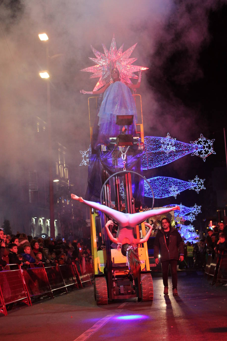 La cabalgata de Sus Majestades de Oriente recorren la ciudad en la noche más esperada de estas fiestas