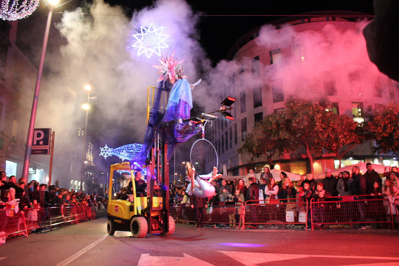 La cabalgata de Sus Majestades de Oriente recorren la ciudad en la noche más esperada de estas fiestas