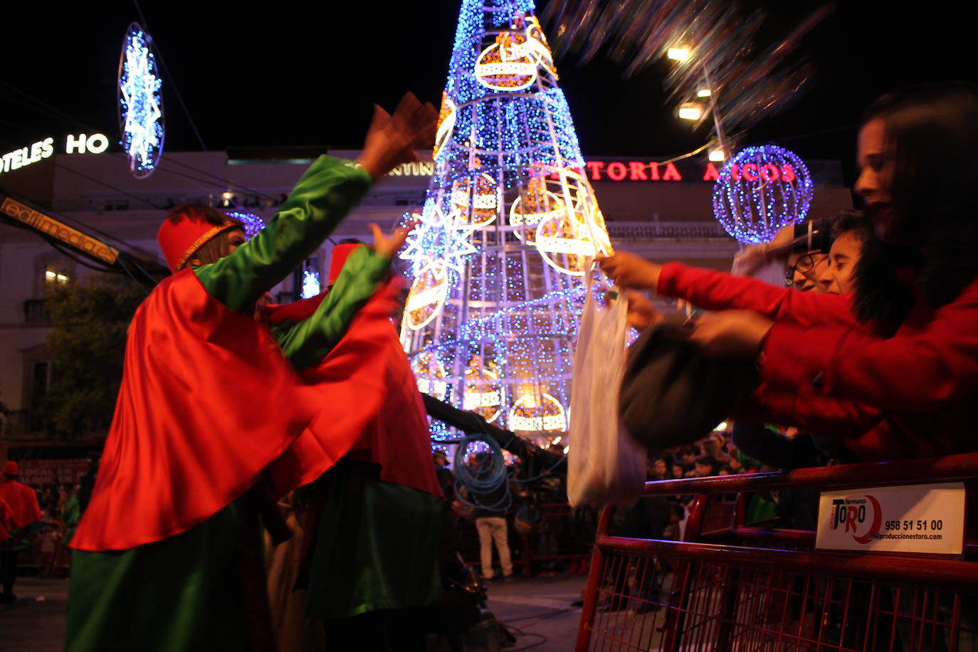 La cabalgata de Sus Majestades de Oriente recorren la ciudad en la noche más esperada de estas fiestas