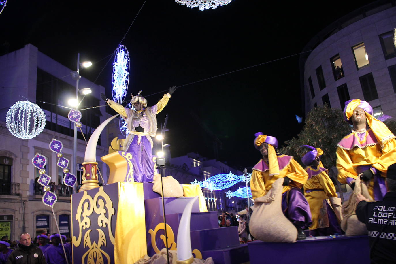 La cabalgata de Sus Majestades de Oriente recorren la ciudad en la noche más esperada de estas fiestas