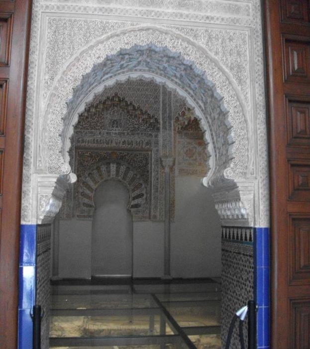 Oratorio del siglo XIC. Al fondo mihrab y en el suelo restos del siglo XI.