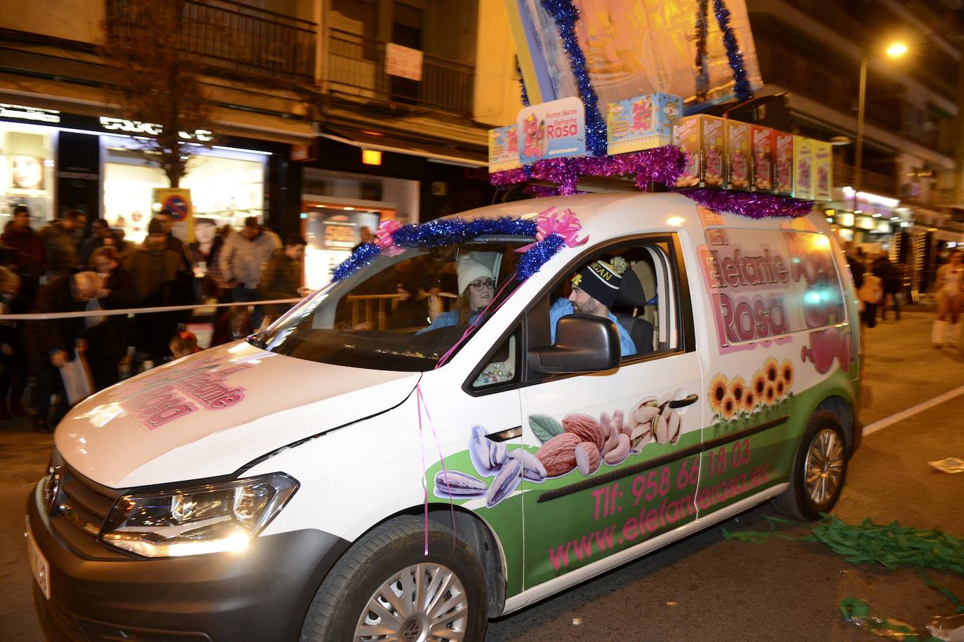 Los Reyes Magos desfilan por Guadix