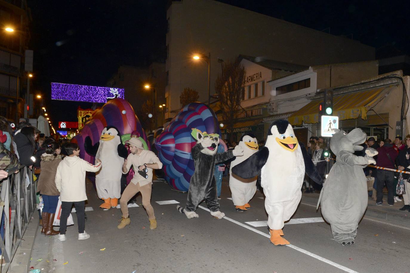 Los Reyes Magos desfilan por Guadix