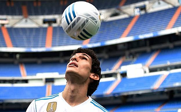 Jesús Vallejo, en su presentación oficial con el Real Madrid. 