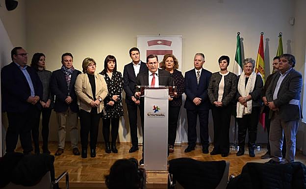 Entrena: «Si la Diputación tuviera competencias en educación no se cerraría ninguna unidad escolar»